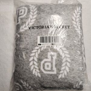 VS Pink fleece/sherpa blanket